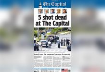 Capital Gazette sale con sección de opinión en blanco periodico