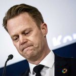 Canciller de Dinamarca se disculpa por tener relaciones sexuales con una adolescente dinamarca