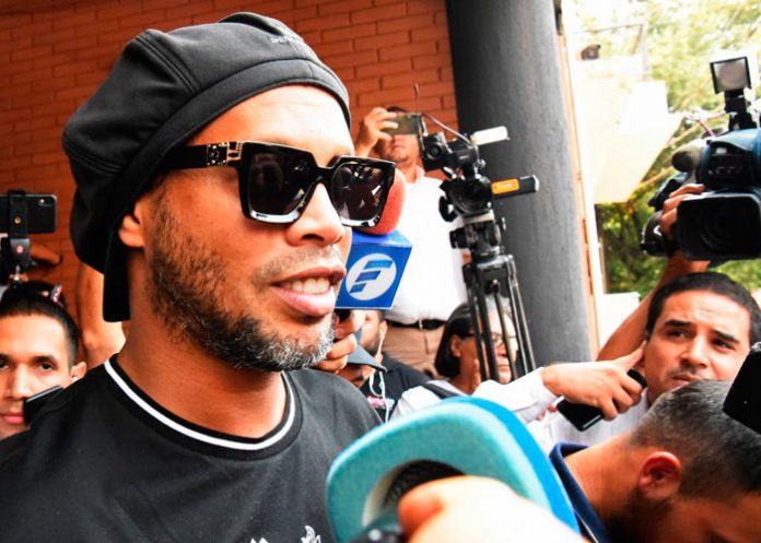 Dinho_Kp9rPE7 ronaldinho