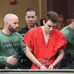Mira los videos de vigilancia durante la masacre en la escuela de Parkland ataque de nikolas cruz