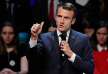 Emmanuel Macron llama al diálogo y defiende el aumento de la gasolina francia