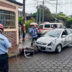 Motociclista resultó con lesiones tras ser arrollado por un taxista en Managua nicaragua