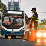 Irregularidad en el transporte público afecta a los salvadoreños reapertura economica