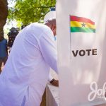 Avanza jornada de elecciones presidenciales en Ghana votantes