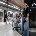 Ofrecen contrato discográfico a indigente que canta ópera en los Ángeles los angeles