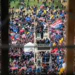 Seguidores de Trump se enfrentan a la Policía a las puertas del Congreso de EE.UU. seguidores