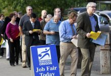 Casi 3 millones de desempleados nuevos piden subsidio en Estados Unidos desempleo