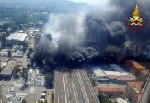 Al menos un muerto y más de 60 heridos en la explosión de un camión en Italia italia