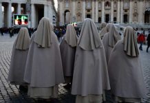 Renuncia fundadora y editoras de revista vaticana de mujeres roma