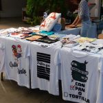 Artesanos realizan feria en centro comercial Las Brisas feria