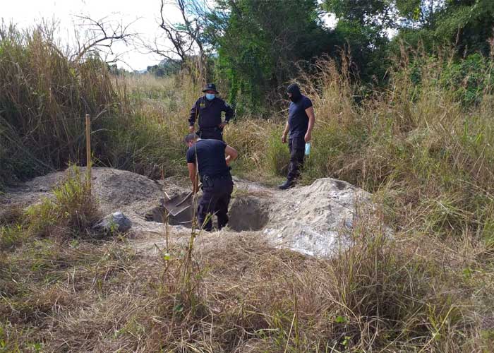 Fosa_hULdhIi el salvador