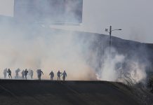 Trump defiende el uso de gas lacrimógeno contra migrantes estados unidos