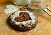 Joven lleva a la escuela galletas que preparó con las cenizas de su abuelo escuela