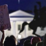 Trump dice que «fue muy fácil tratar con los manifestantes» que rodeaban la Casa Blanca donald trump