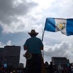 Continúan protestas de guatemaltecos contra el presidente guatemaltecos