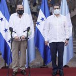 Presidente de Guatemala llega a Honduras para reunión con el BCIE
