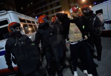 Muere un policía en peleas de hinchas en Bilbao