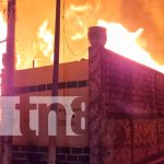 Granadinos atemorizados por fuerte incendio en predio baldío nicaragua
