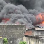 Se desata voraz incendio en un mercado popular de Lagos, Nigeria lagos