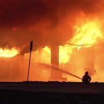 edificio en llamas en indiana