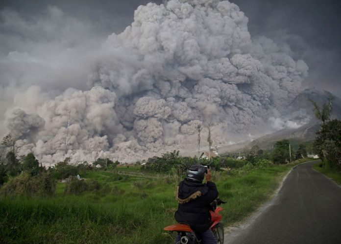 Indonesia_yW4LHID erupcion del monte sinabung