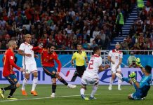 España avanza a los tumbos y jugará con Rusia