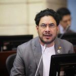 Senador colombiano afirma que caso de Uribe trasciende lo político senador colombiano
