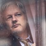Julian Assange continuará detenido en la embajada de Ecuador en Londres activista australiano julian assange