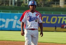 Juan Carlos Urbina en la lucha por la Triple Corona de bateo