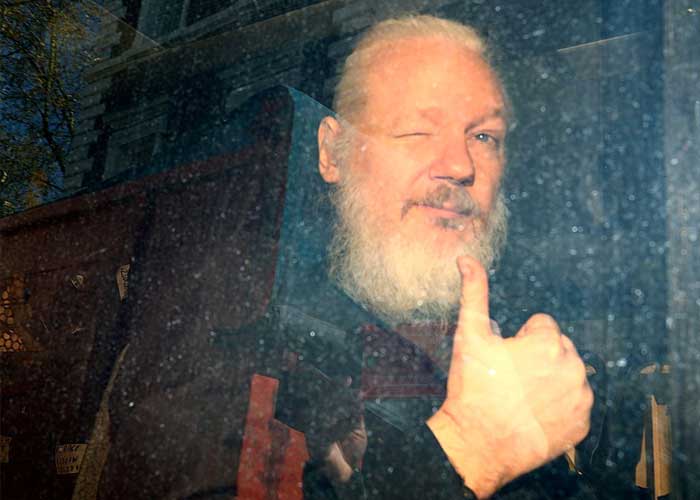 Julian-Assange_FdiFvin julian assange