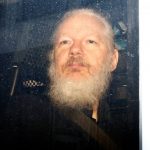 Denuncian arbitrariedades contra Assange en primer día del juicio de extradición julian assange