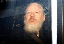 Denuncian arbitrariedades contra Assange en primer día del juicio de extradición julian assange