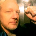 Padre de Assange dice que su hijo «puede morir en prisión» julian assange