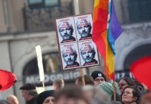 Médicos denuncian que Julian Assange sufre tortura psicológica julian assange