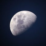 ¿Por qué aparecen «figuras humanas» en la Luna? explicacion