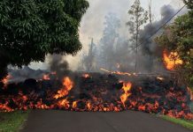 Fuentes de lava brotan cerca del jardín de una casa (VIDEO) erupciones de lava