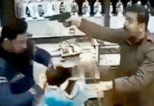 Delincuente entra a joyería para robar mercadería, pero dueño karateca lo impide