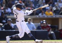 Machado pega 1er jonrón con Padres, que vencen a Arizona manny