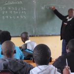 Mata a puñaladas a su profesor en una escuela de Sudáfrica estudiante