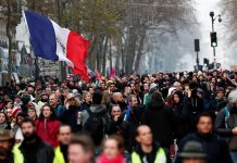 Francia: «¡No hay marcha atrás!», gritan las calles a Macron protestas en francia