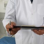 Juzgarán a pediatra español que violó y se aprovechó de 52 niños suecia