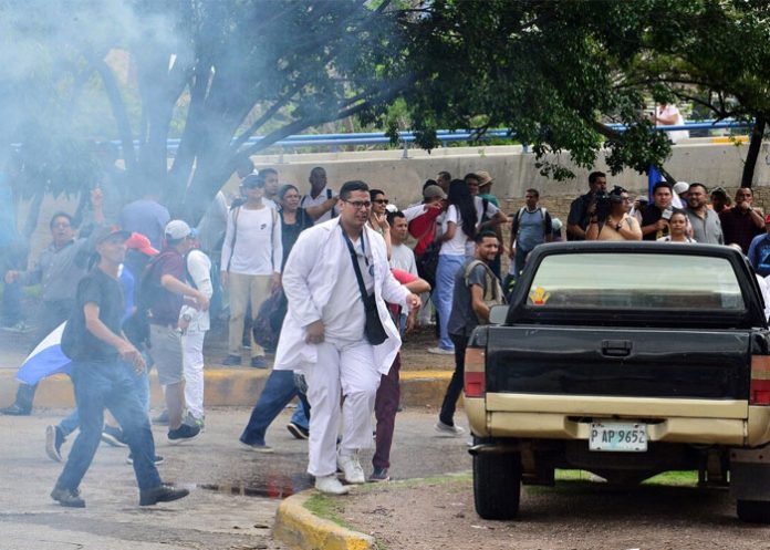 Medicos_K377Rjy salud