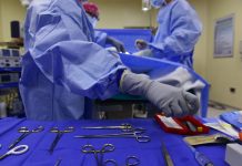 Denuncian a médicos por hacer cesárea a niña violada en Argentina argentina