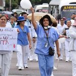 Maestros y médicos a manifestaciones y tomas en Honduras honduras