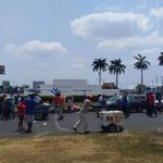 Derecha irrespeta procesión del Viernes Santo y agrede a la Policía Nacional viernes santo