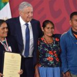 Mujer indígena recibe premio de DD.HH. en México obtilia eugenio manuel