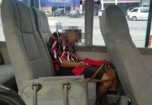 ¡Creían que iba dormida! Mujer muere en el asiento de un autobús autobus