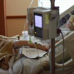 Policía pide ADN en centro donde mujer en coma dio a luz en EE.UU. parto