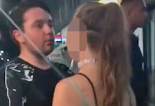 Entrega a su hijo a la Policía por desmayar a golpes a una mujer londres