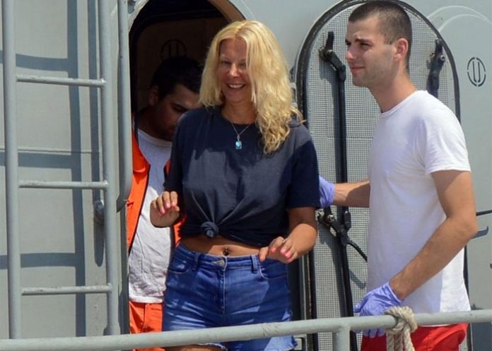 Mujer_k2R61Am guardacostas